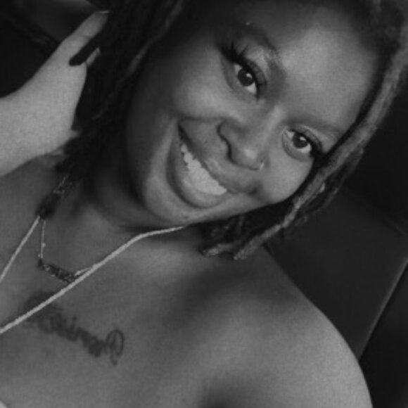 Meet your Posher, Ms. Ambrose - Picture 1 of 2